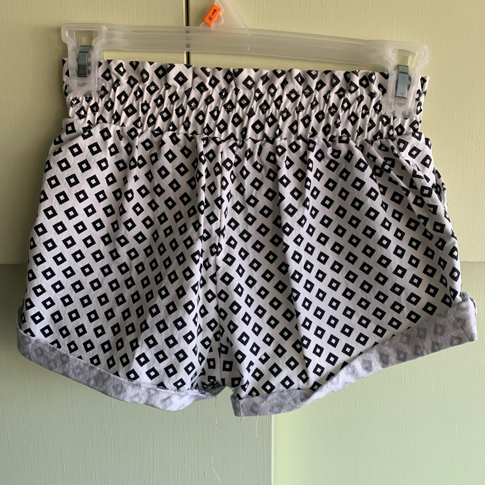 Diamond Print Scrunch Waist Shorts